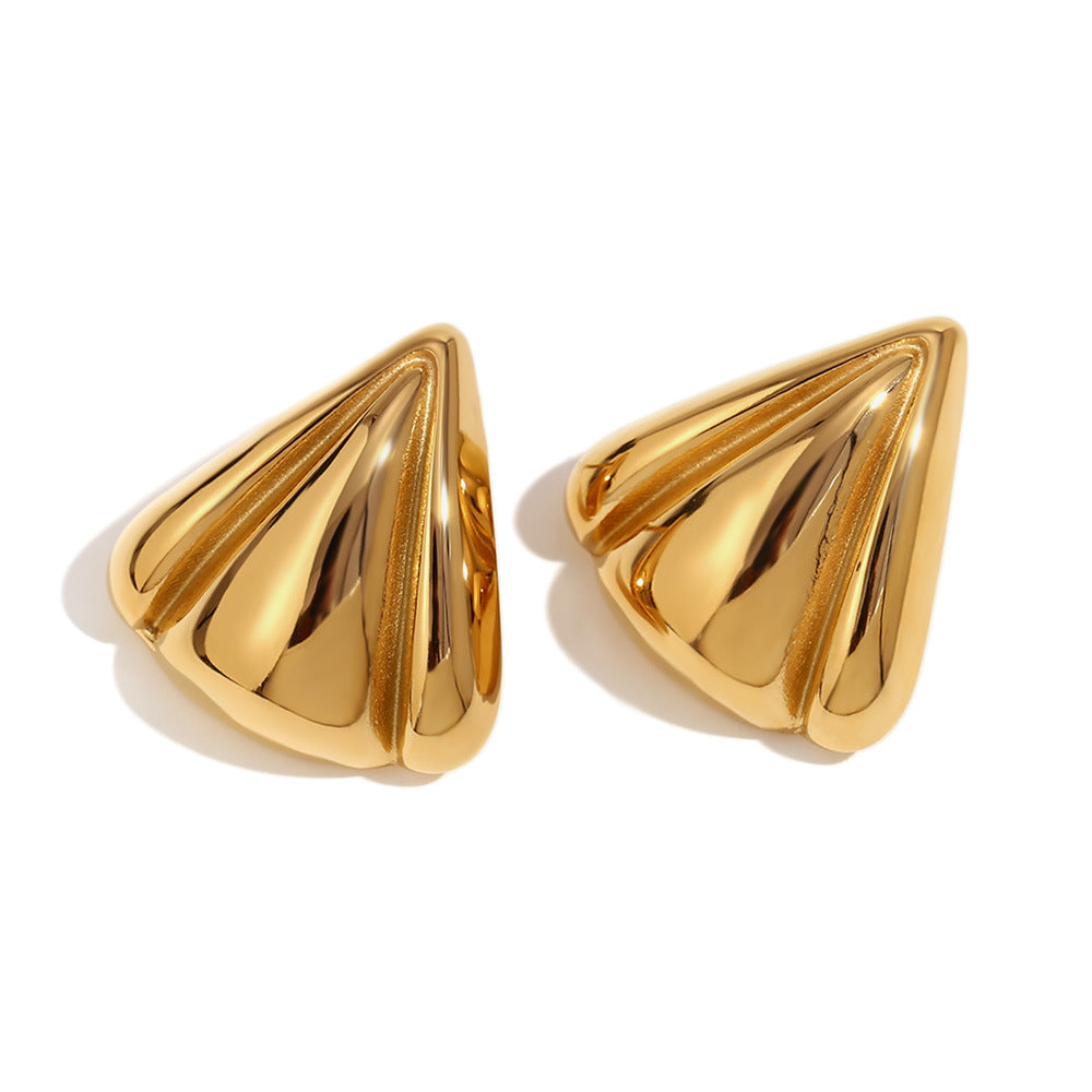 Pendientes de tuerca de acero inoxidable pulido con forma de pétalo triangular geométrico de moda para mujer con baño de oro de 18 quilates