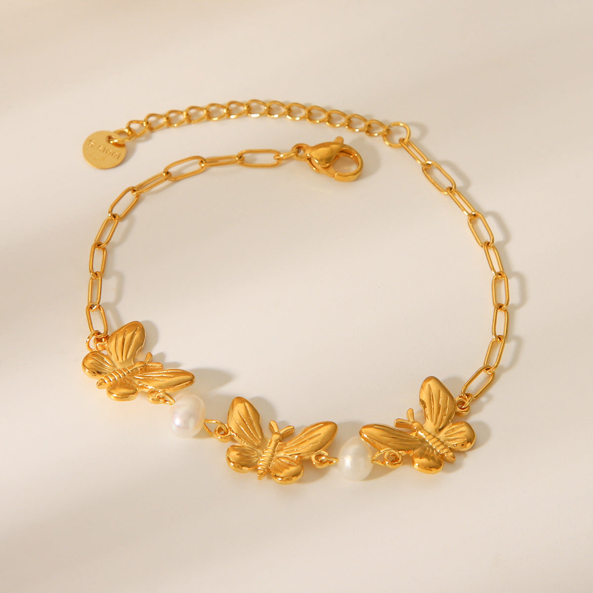 Fashionable 18K Gold Plated Stainless Steel Butterfly Pearl Bracelet for Women