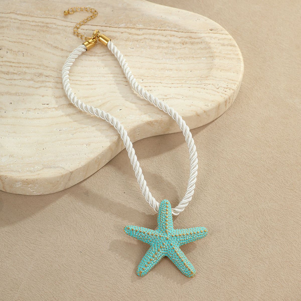 Collana con pendente a forma di stella marina alla moda a tema oceano in acciaio inossidabile con finitura placcata da donna