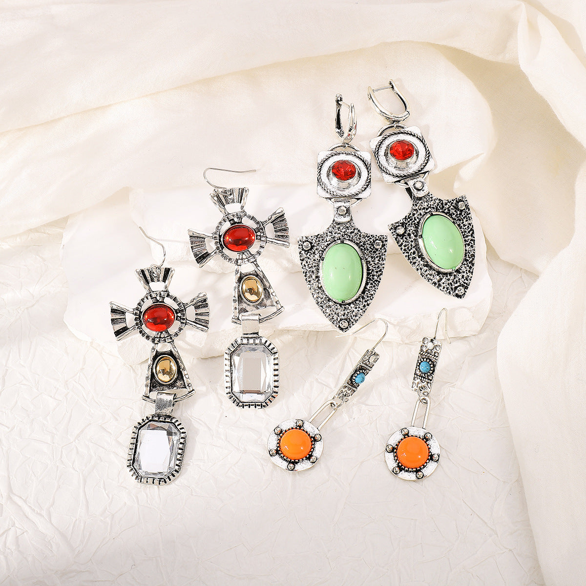 Pendientes vintage de aleación con diseño geométrico étnico e incrustaciones de diamantes de imitación con colgante de cruz para mujer