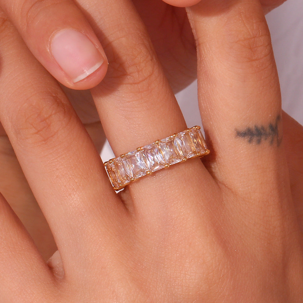 Anello in Acciaio Inossidabile Geometrico alla Moda con Placcatura in Oro 18K e Zirconi Quadrati 4A Microincastonati da Donna