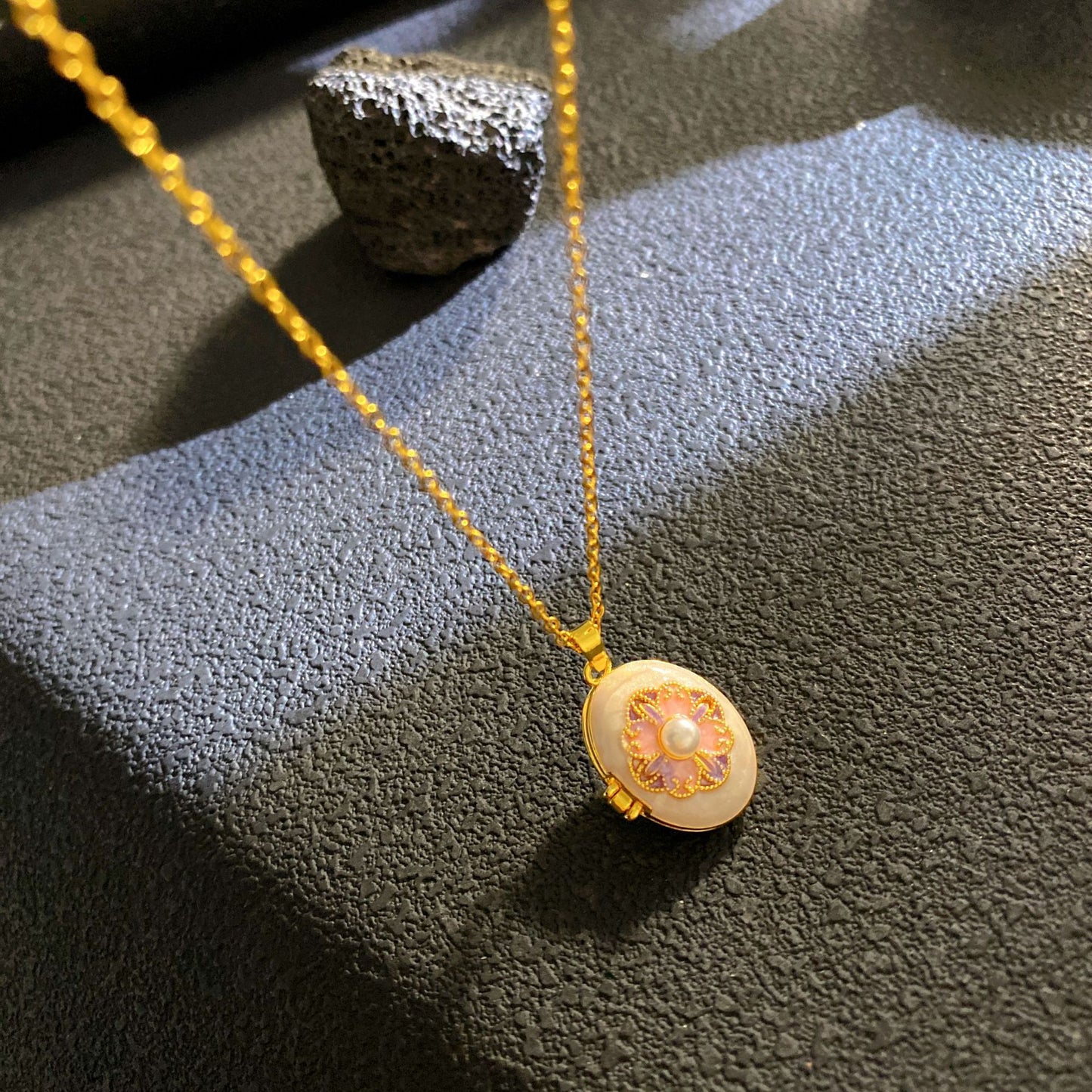 Vintage Elegant Geometric Leaf Teardrop Drip Oil Cubic Zirconia Necklace with 18K Gold Plated Brass Pendant on Titanium Steel Cable Chain for Women