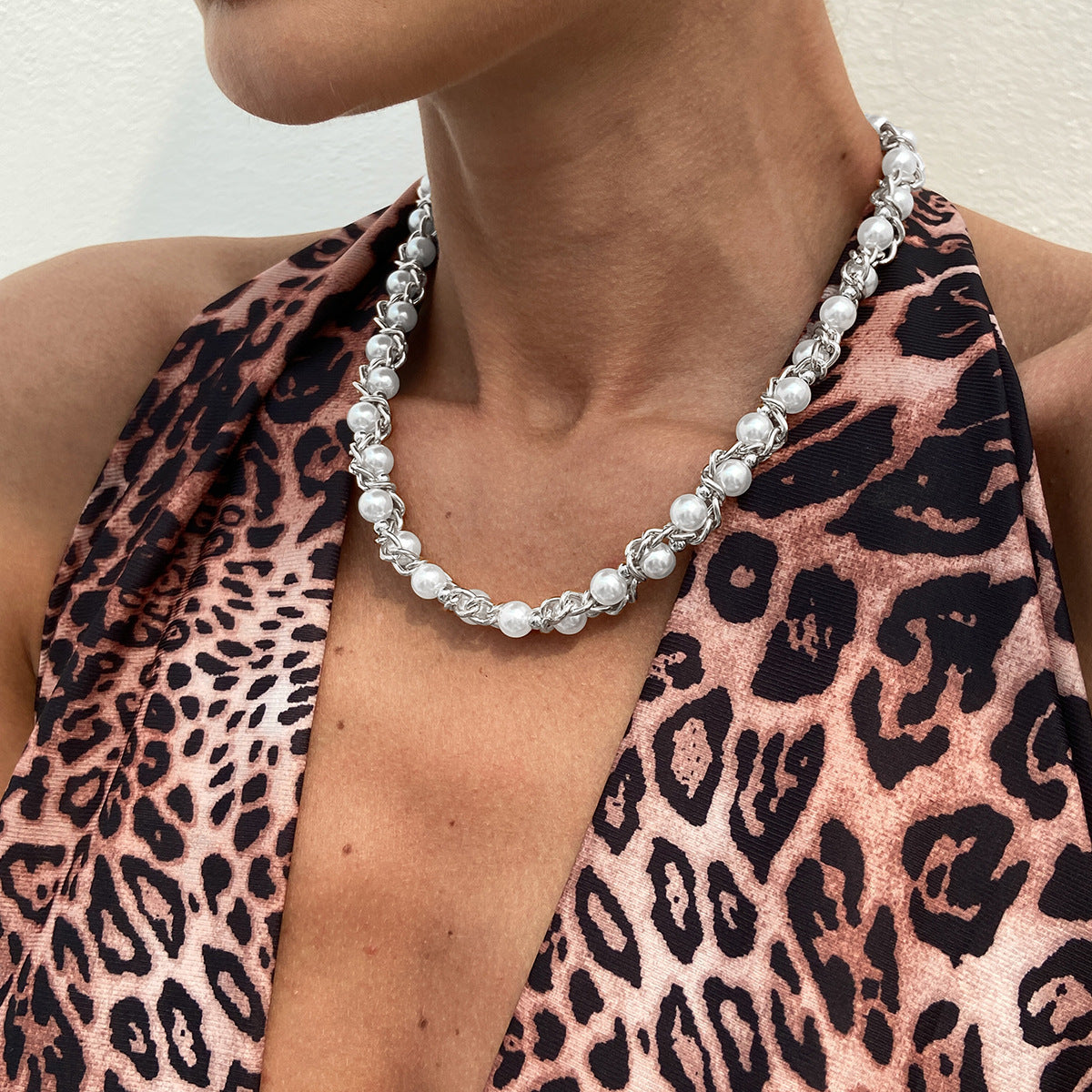 Minimalist Geometric Pendant Necklace with Imitation Pearl Accents and Electroplated Metal Chain for Women