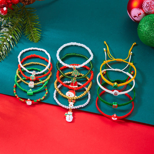 Juego de pulseras hechas a mano de Navidad minimalistas con dijes de aleación de ciervo, muñeco de nieve, bastón de caramelo y calcetín navideño