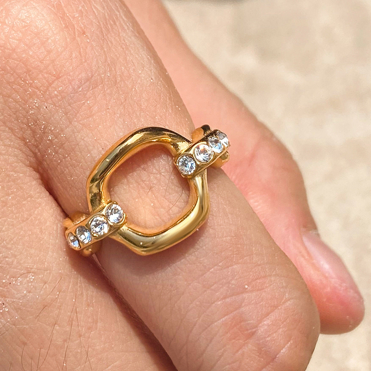 Geometric Titanium Steel Ring with Rhinestone Inlay Plated for Women Fashionable Minimalist Jewelry