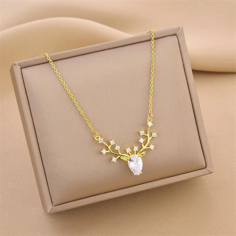 Collar con colgante de cuerno de ciervo minimalista estilo natural para mujer, cadena de onda de agua de acero de titanio con chapado en oro