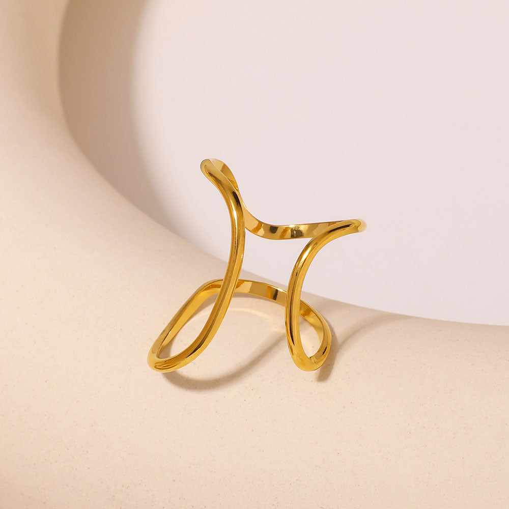 Anello minimalist asimmetrico in acciaio inossidabile a forma geometrica per donna con finitura lucida e trama lineare