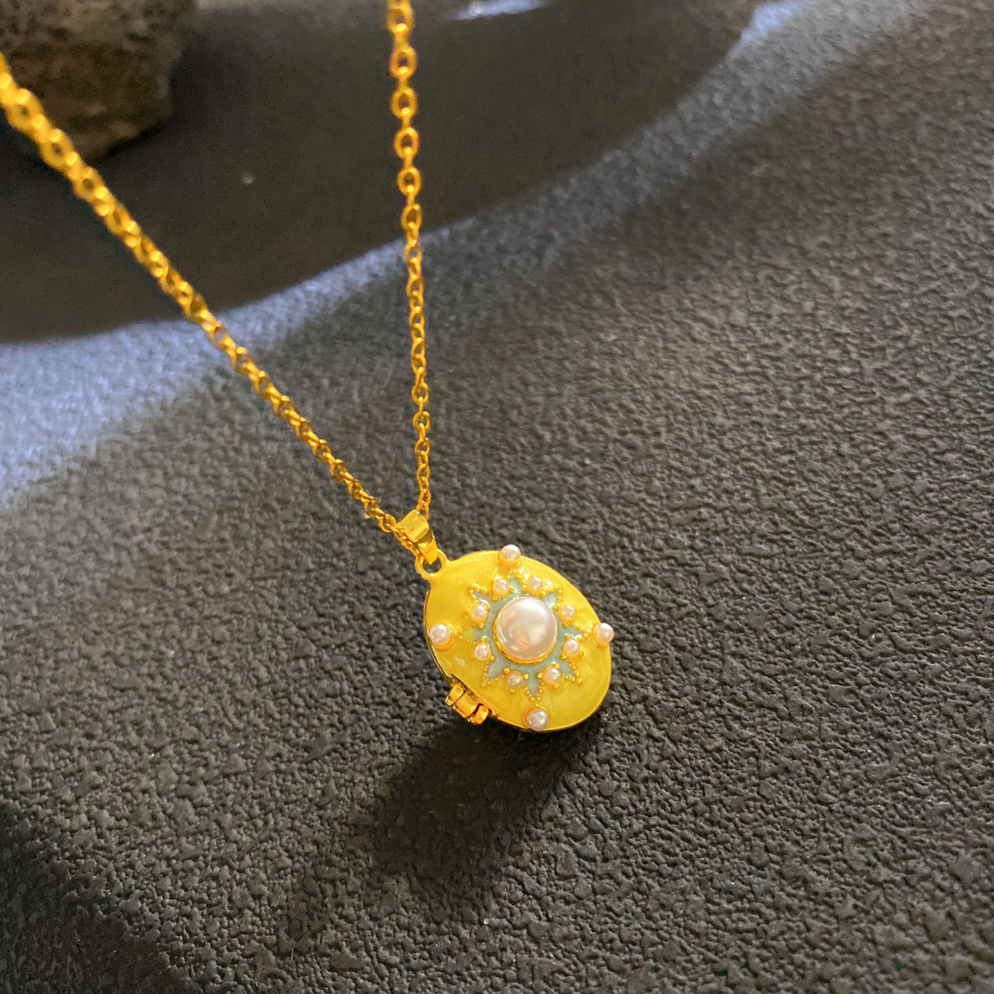 Vintage Elegant Geometric Leaf Teardrop Drip Oil Cubic Zirconia Necklace with 18K Gold Plated Brass Pendant on Titanium Steel Cable Chain for Women