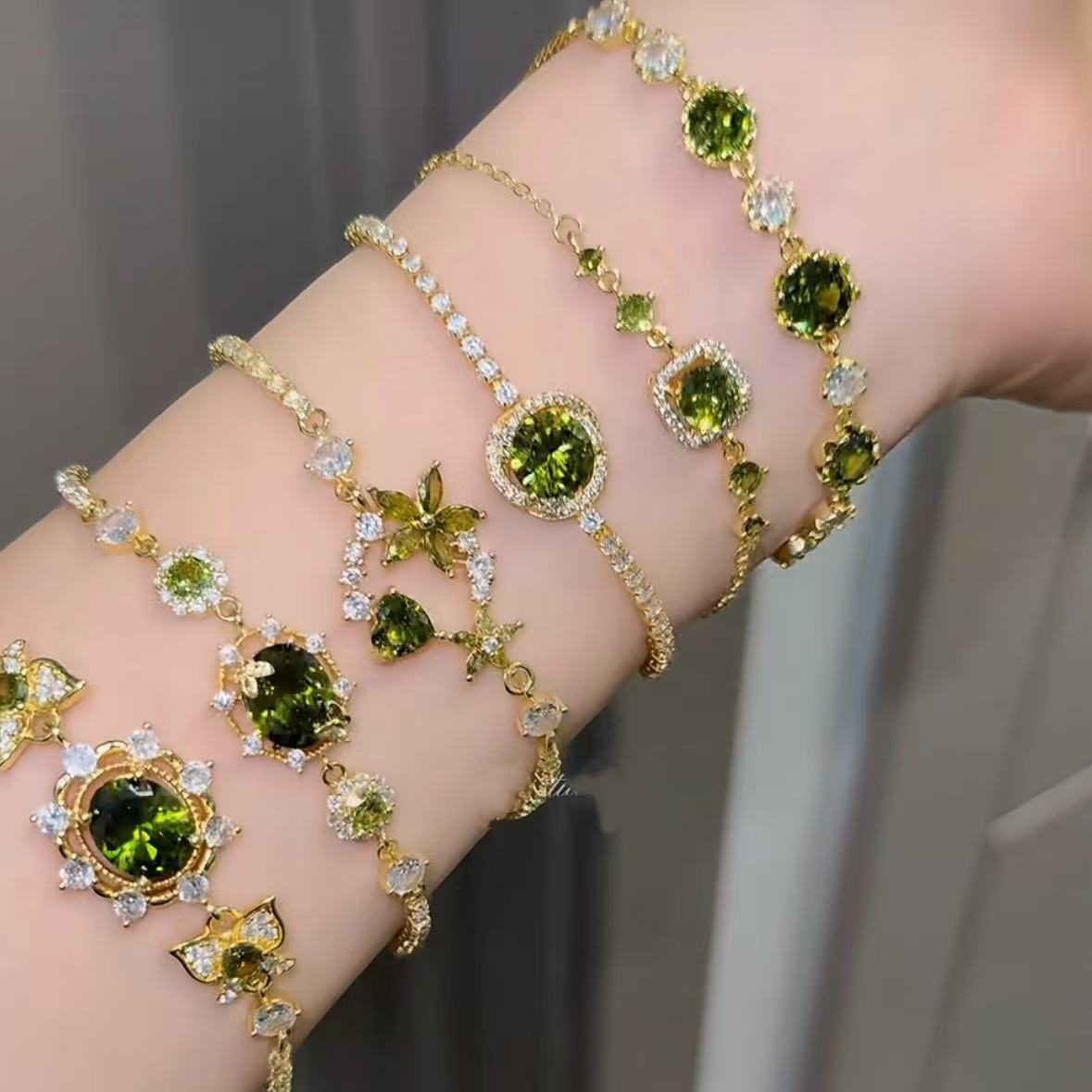 Luxury Vintage Geometric Floral Bracelet 18K Gold Plated Copper Rhinestone Inlay for Women
