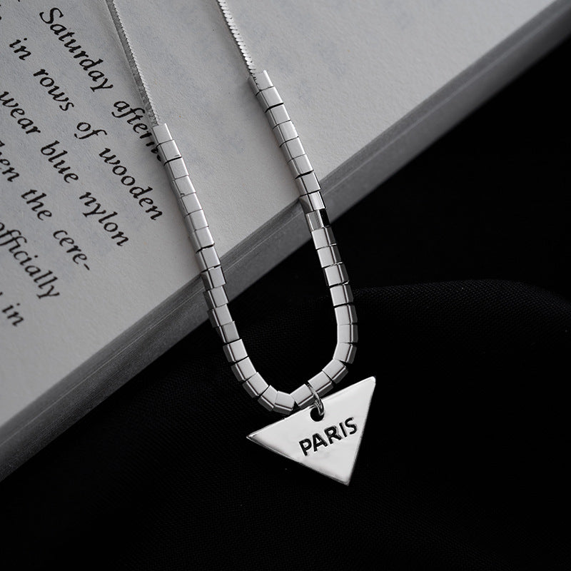 Collana con pendente geometrico minimalista in acciaio al titanio da donna con catena a serpente con finitura lucida e doppia stratificazione per clavicola