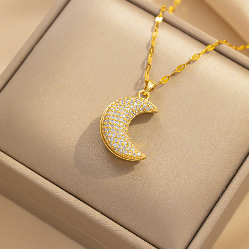 Collana di lusso in acciaio al titanio a forma di luna e cuore con perla e ciondolo a conchiglia su catena ondulata da donna