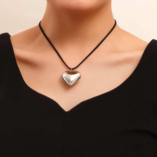 Collar Gargantilla Punk Vintage con Corazón de Aleación y Acabado Galvanizado para Mujer