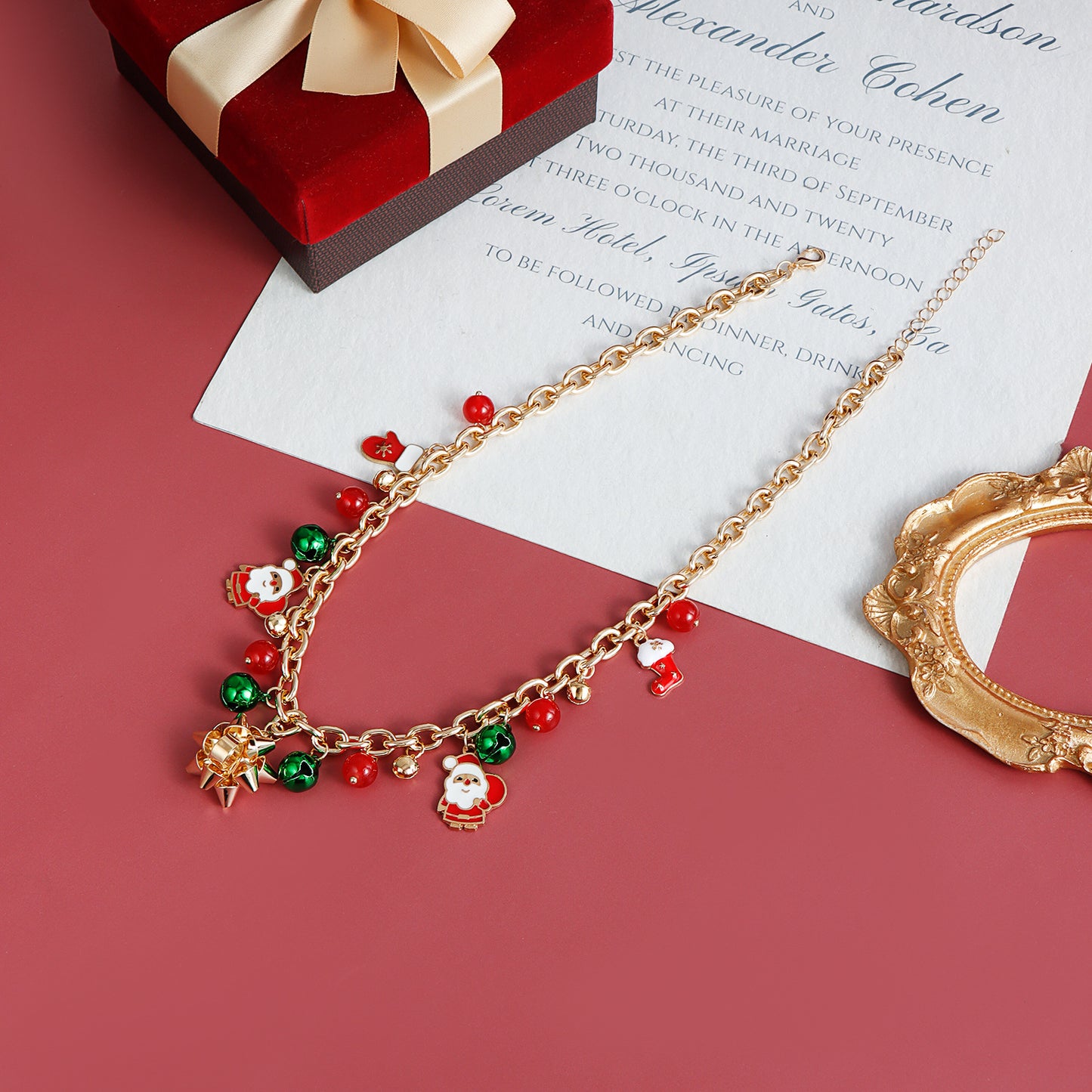 Collar con colgante floral navideño minimalista para mujer, con construcción de aleación, acabado chapado y detalles de campanas 3D multicolor
