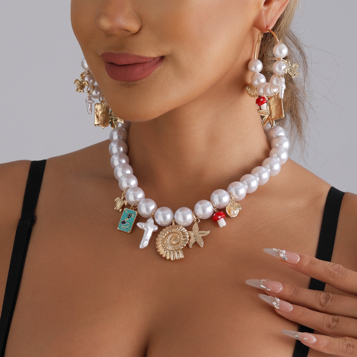 Geometric Seashell Pendant Necklace for Women Alloy Plated Clavicle Chain Casual Vacation Jewelry