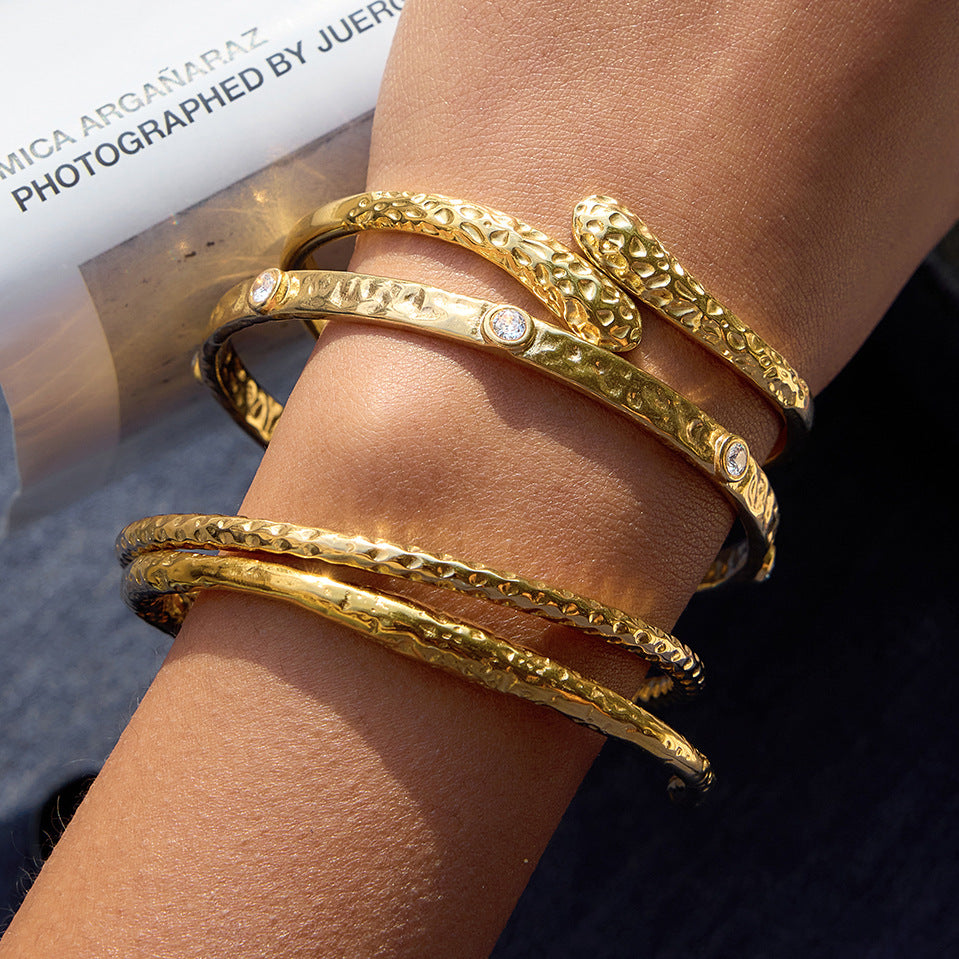 Bracciale Minimalista in Acciaio Inox Titanio con Placcatura in Oro 18K, Design Geometrico Rotondo, Accessorio Moda Leggero di Lusso