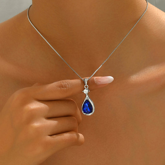 Collana da Donna con Pendente Minimalista a Goccia e Geometrico di Lusso in Lega di Zinco con Intarsi in Strass