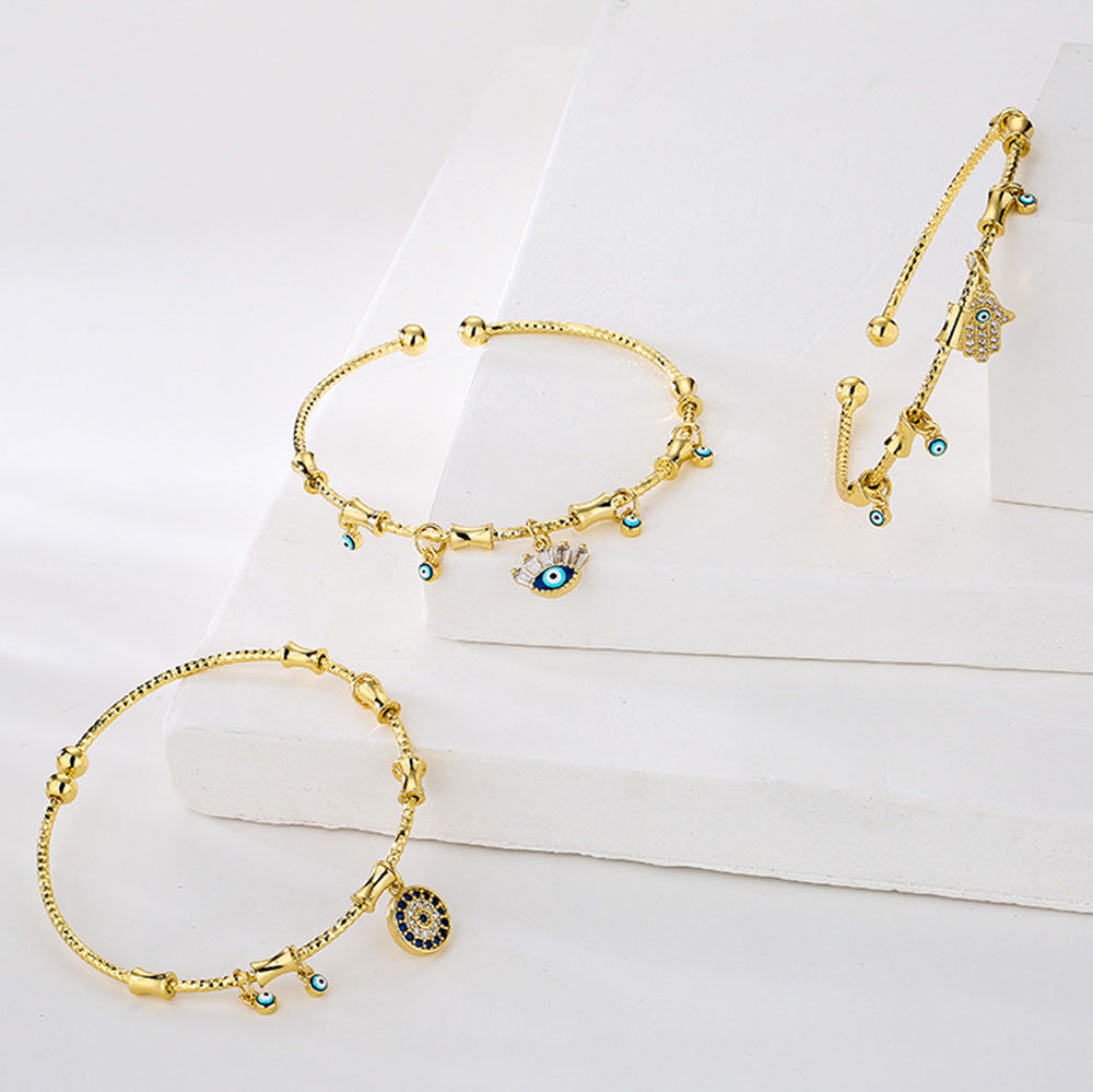 Bracciale Minimalista da Donna con Ciondolo a Mano Occhio di Allah Irregolare in Rame Placcato Oro 18K e Intarsio di Zirconi