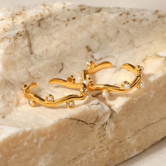 Anillo de Acero de Titanio con Diseño Geométrico Irregular, Estilo Vintage Francés, Chapado en Oro de 18K e Incrustación de Perla Blanca para Mujer