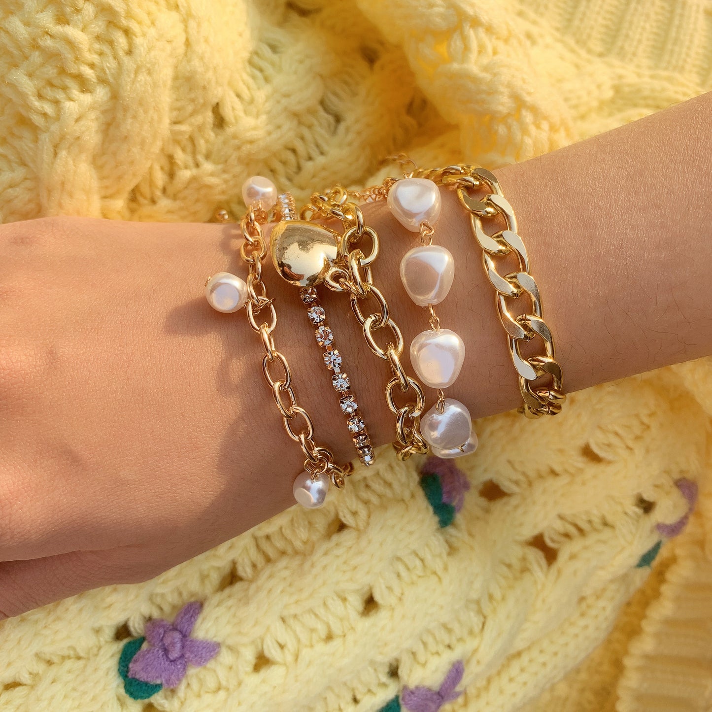 Vintage Heart-Shaped Plated Metal Hand Chain Set with Imitation Pearl Tassels for Women