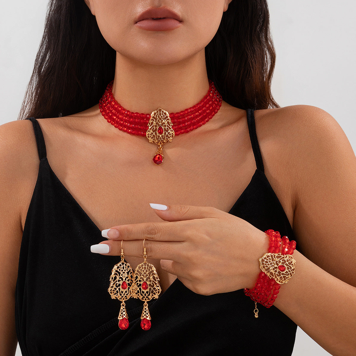 Vintage French-Style Floral and Teardrop-Shaped Alloy Choker Necklace with Crystal Accents and Tassel Details for Women