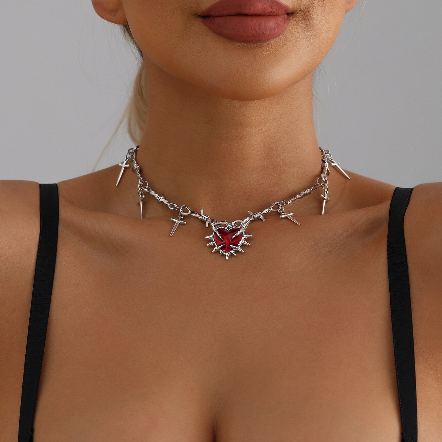 Punk Style Heart-Shaped Geometric Alloy Pendant Necklace with Plated Finish for Women