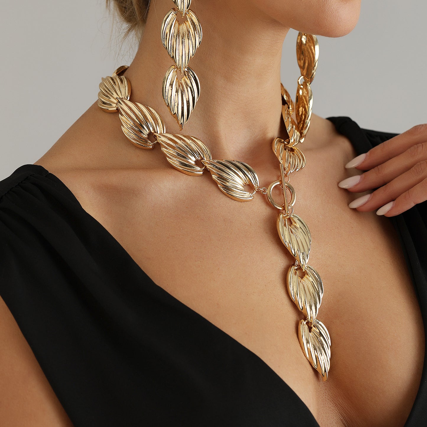 Vintage Geometric Alloy Plated Wheat Pattern Necklace with OT Clasp for Women