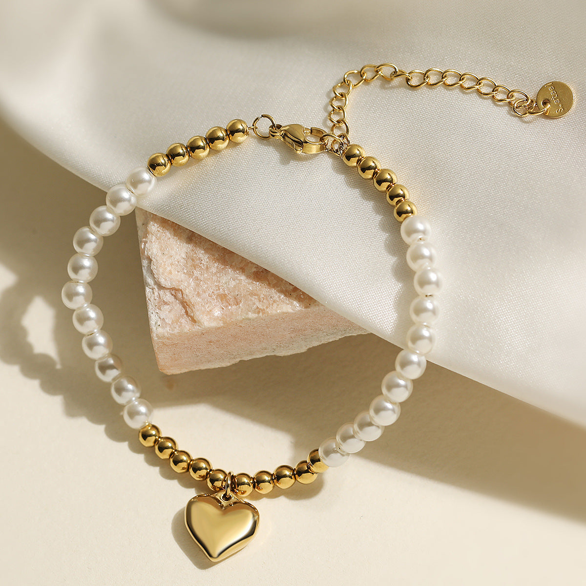 Bracciale da donna alla moda placcato oro 18 carati con cuore in acciaio inossidabile