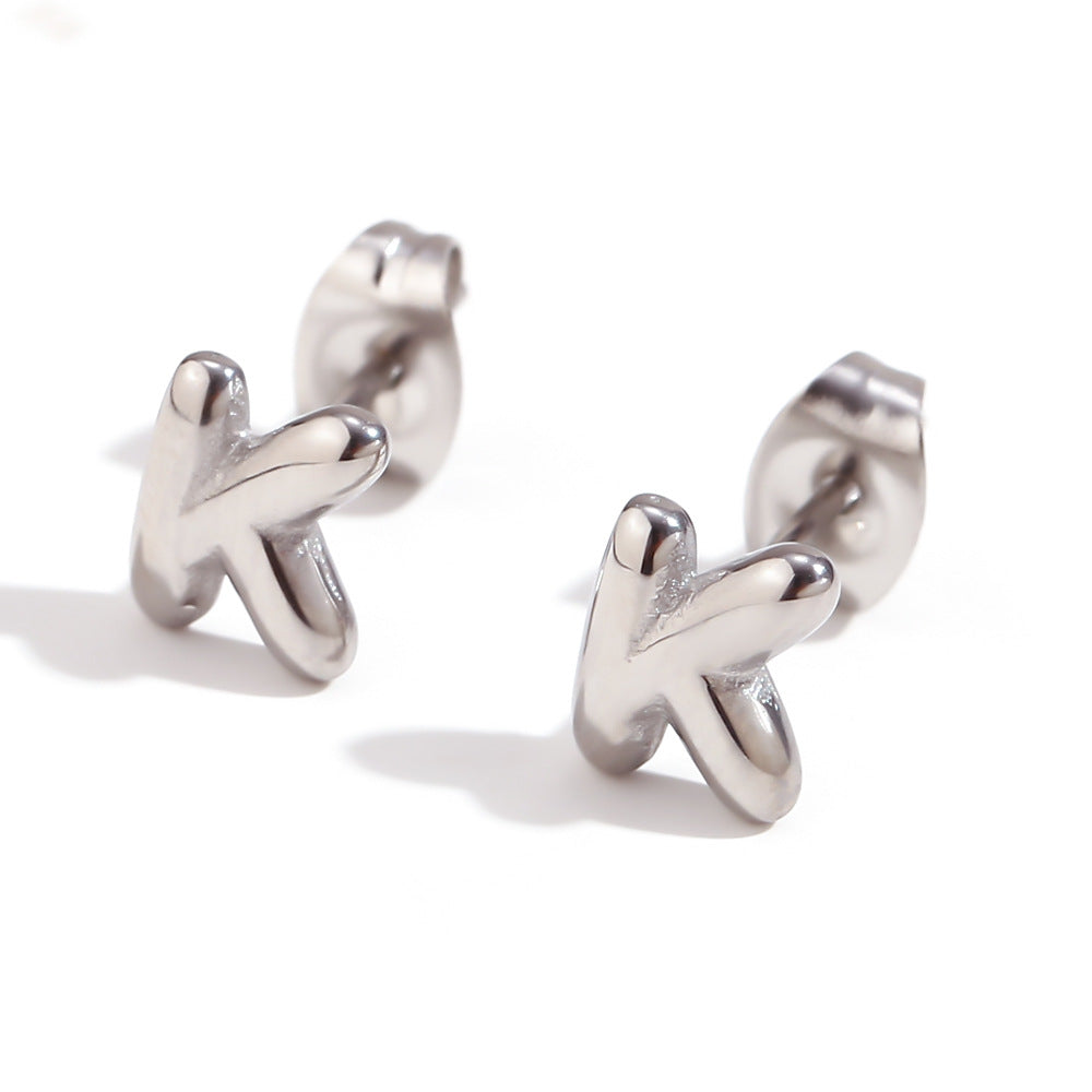 Orecchini a perno da donna con lettera geometrica moderna minimalista in acciaio al titanio placcato oro 18K