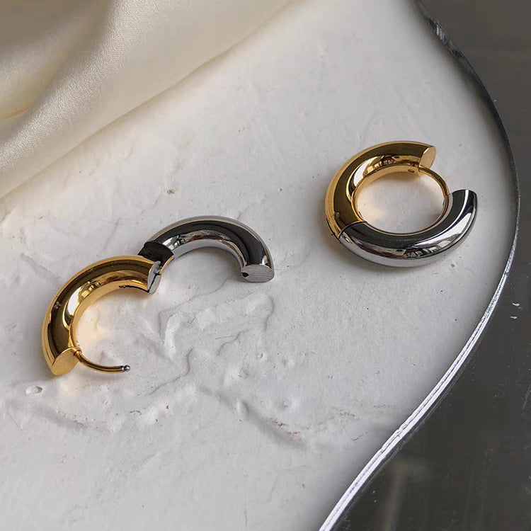 Pendientes de aro minimalistas en forma de U de acero de titanio chapado en oro de 18 quilates para hombres y mujeres