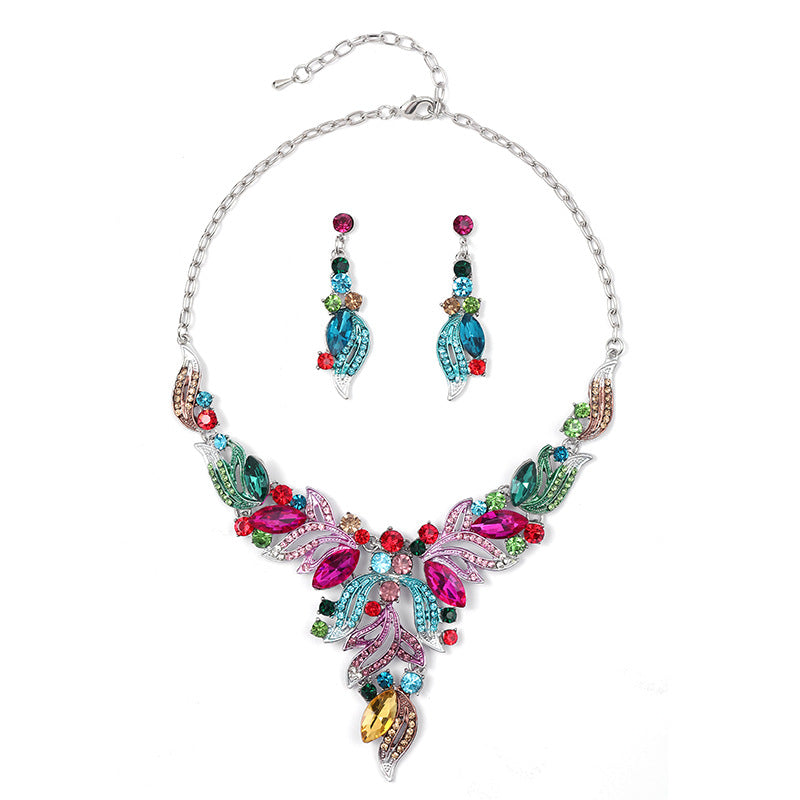 Vintage Floral Pendant Necklace Set for Women Alloy Plated Sweater Chain with Leaf and Petal Accents