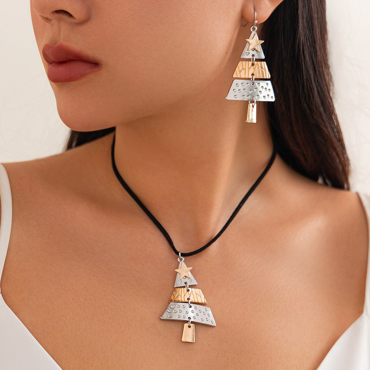 Christmas Star Pendant Necklace for Women with Geometric Shape Alloy Chain and Tassel Detail