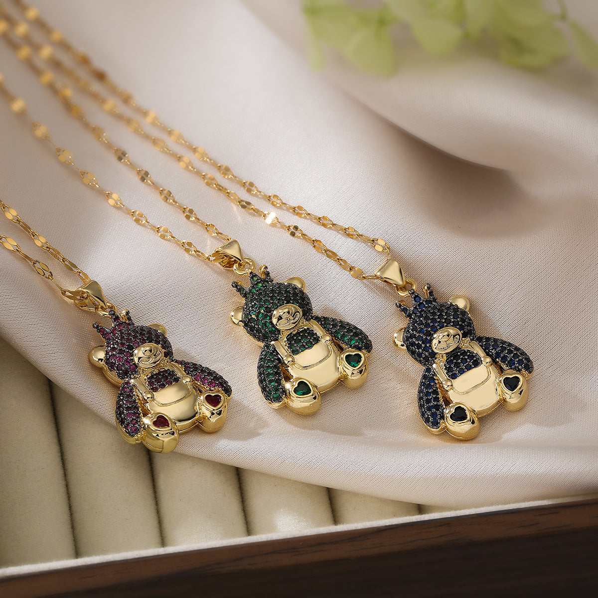 Minimalist Bear-Shaped Copper Necklace with Gold Plating and Zircon Inlay for Women