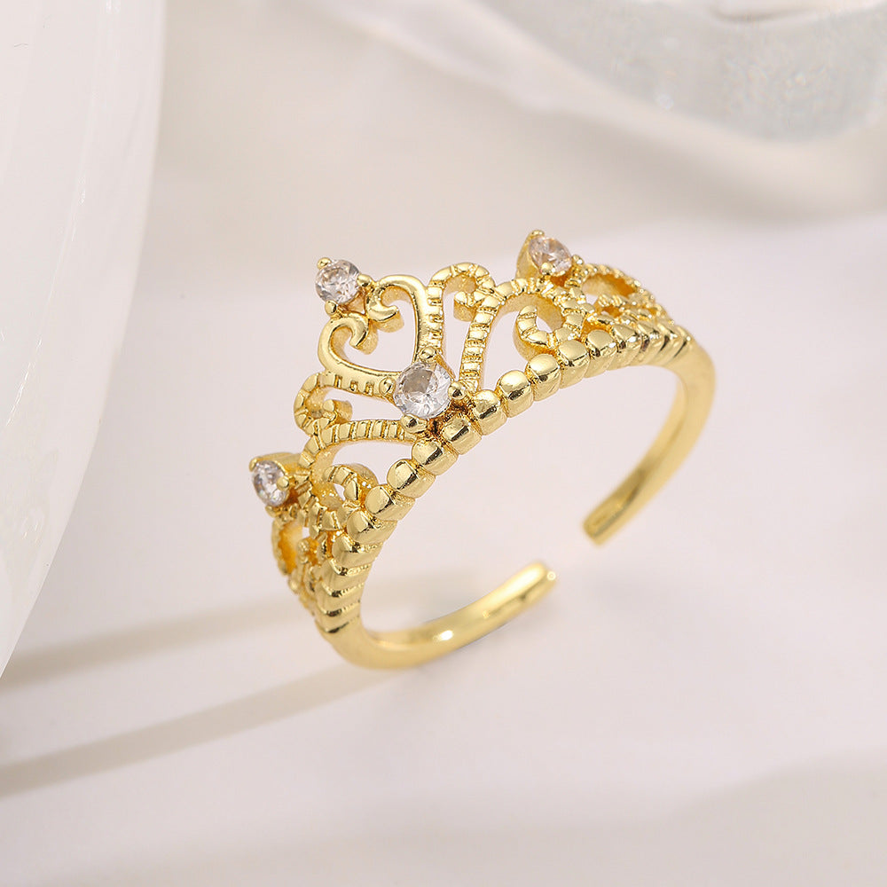 Anello Minimalista a Corona Geometrica da Donna in Ottone Placcato Oro 18K con Intarsio in Zirconia Cubica