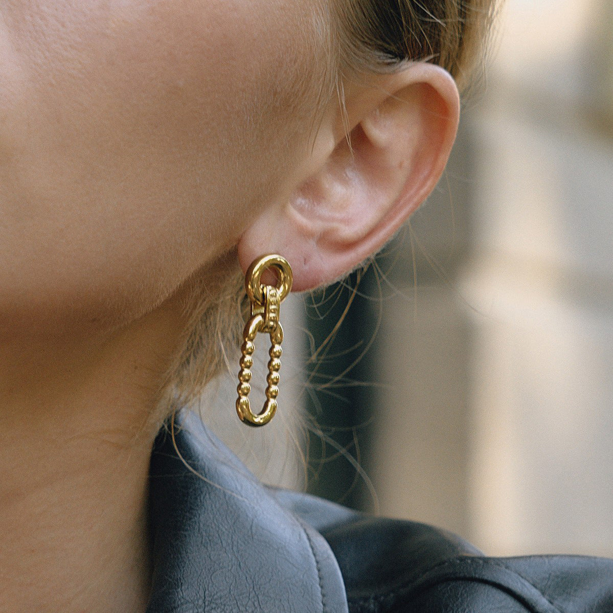 Pendientes de tuerca minimalistas de acero inoxidable con diseño geométrico y acabado chapado para mujer