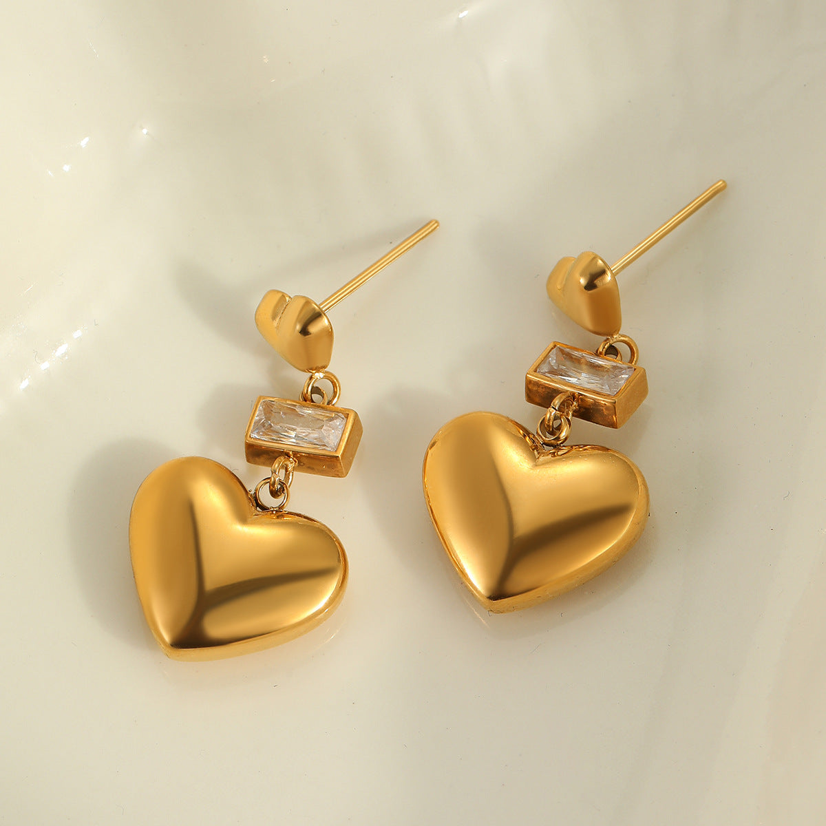 Orecchini da donna minimalisti in acciaio inossidabile a doppia forma di cuore placcati oro