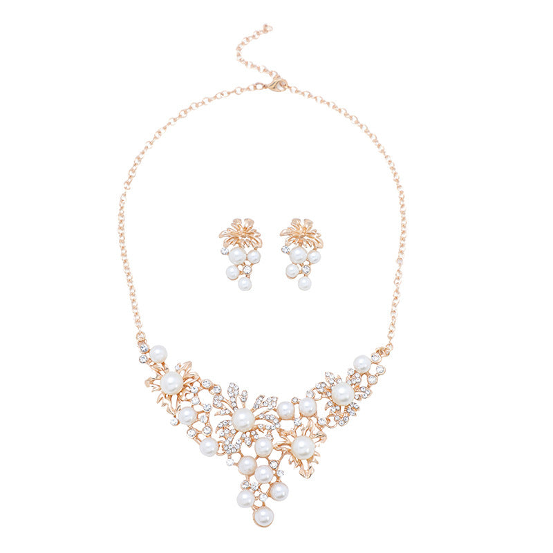 Vintage Style Floral Pendant Necklace Set for Women with Alloy Heart-Shaped Pendant, Electroplated O-Chain and Matching Earrings