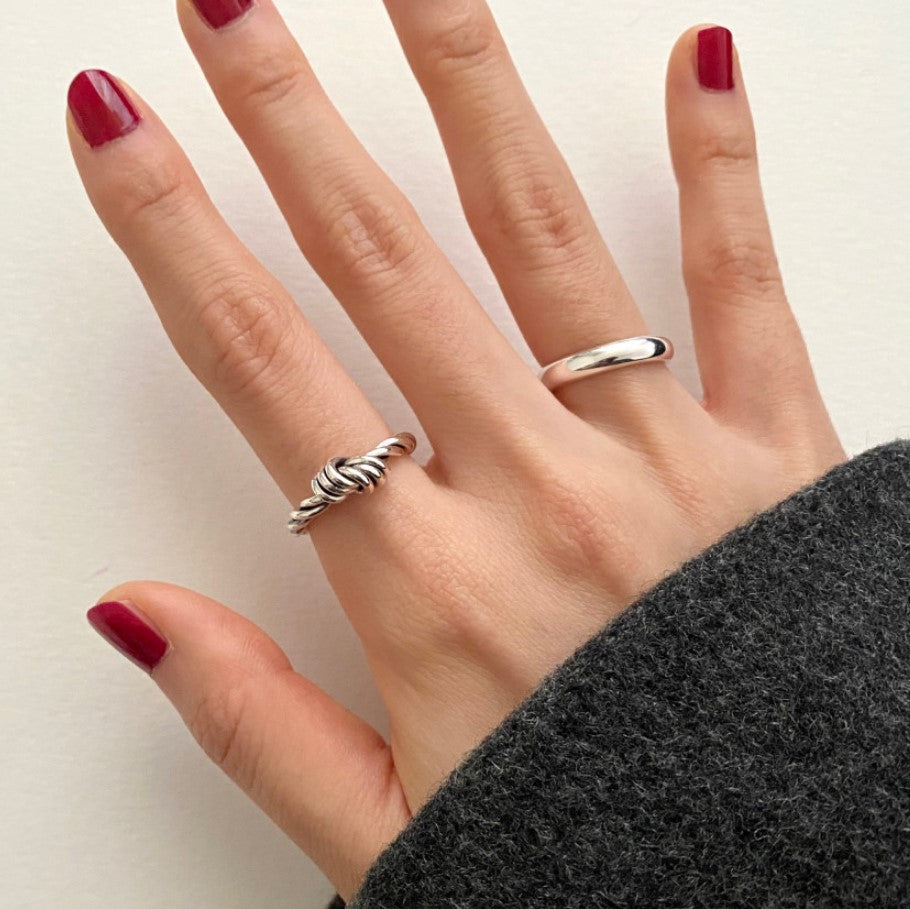 Anillo de Nudo de Plata de Ley 925 Minimalista de Inspiración Vintage con Forma de Ola para Mujer con Detalles Cúbicos Geométricos Biselados