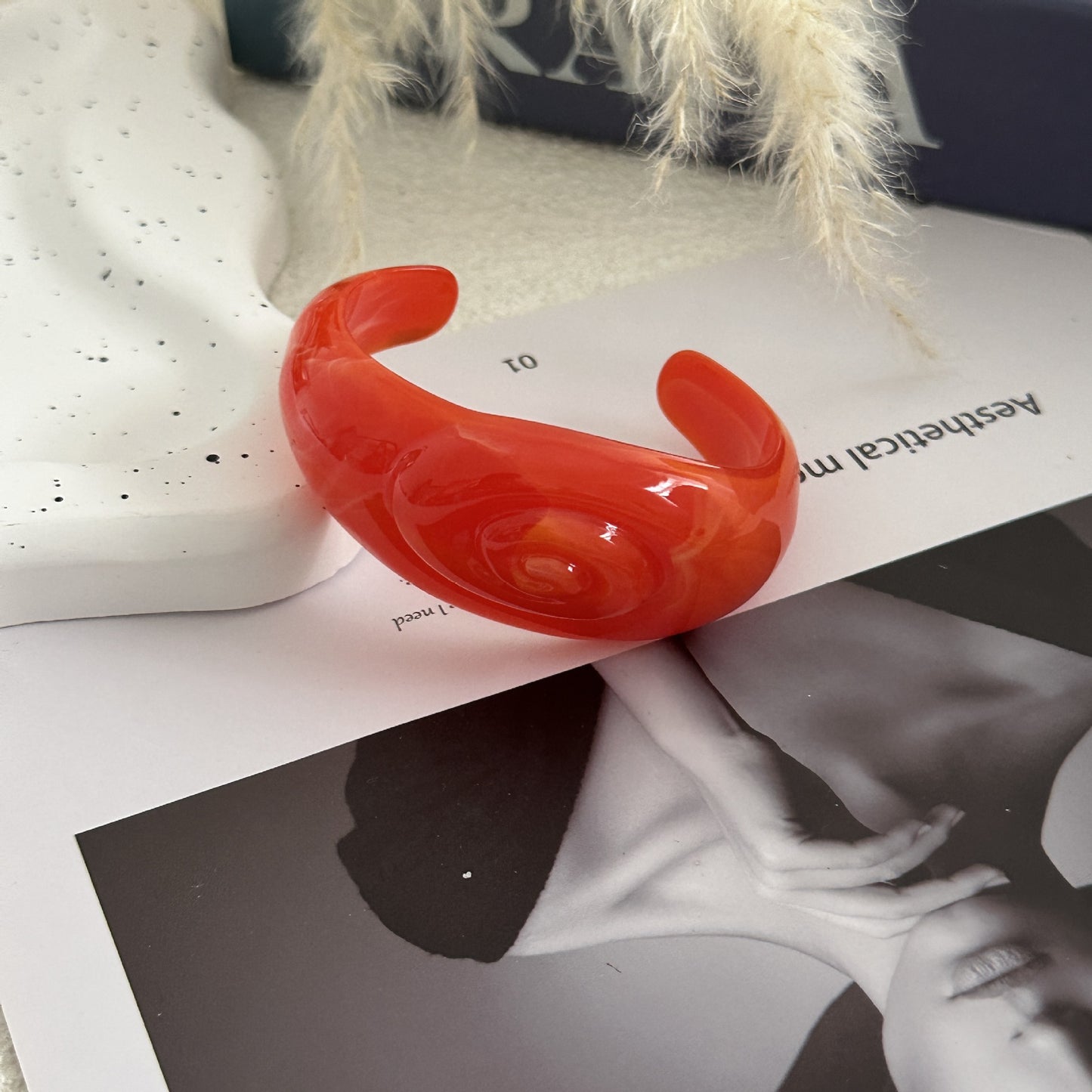Luxury Round Gradient Acrylic Drip Oil Cuff Bracelet for Women