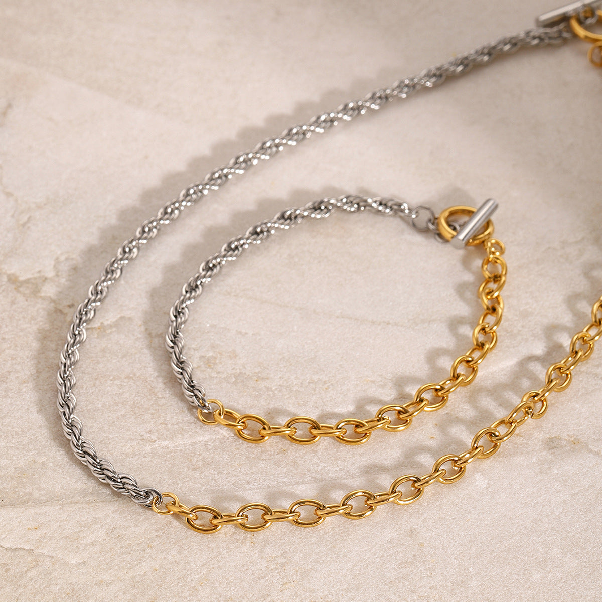 Collana Minimalista Irregolare in Acciaio Inossidabile con Dettagli Placcati in Oro 18K da Donna