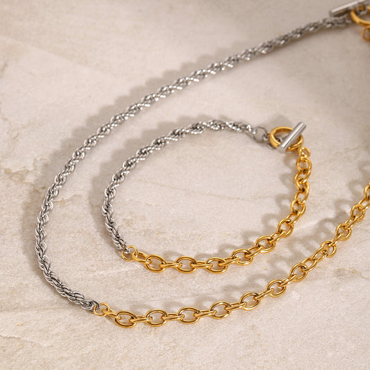 Collar minimalista de acero inoxidable irregular con acento chapado en oro de 18 quilates para mujer