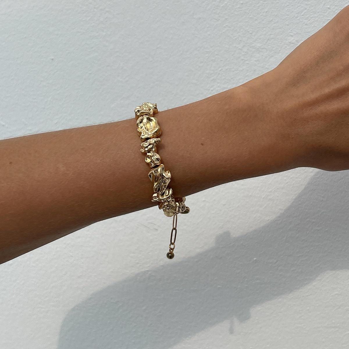 Collar Gargantilla Minimalista de Aleación con Forma Geométrica Irregular y Acabado Galvanizado para Mujer