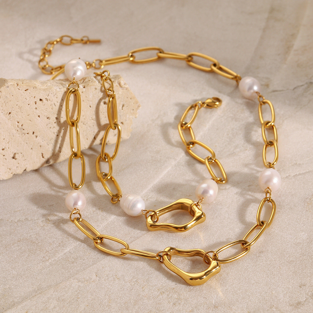 Collar de perlas de onda de acero inoxidable chapado en oro de 18 quilates para mujer