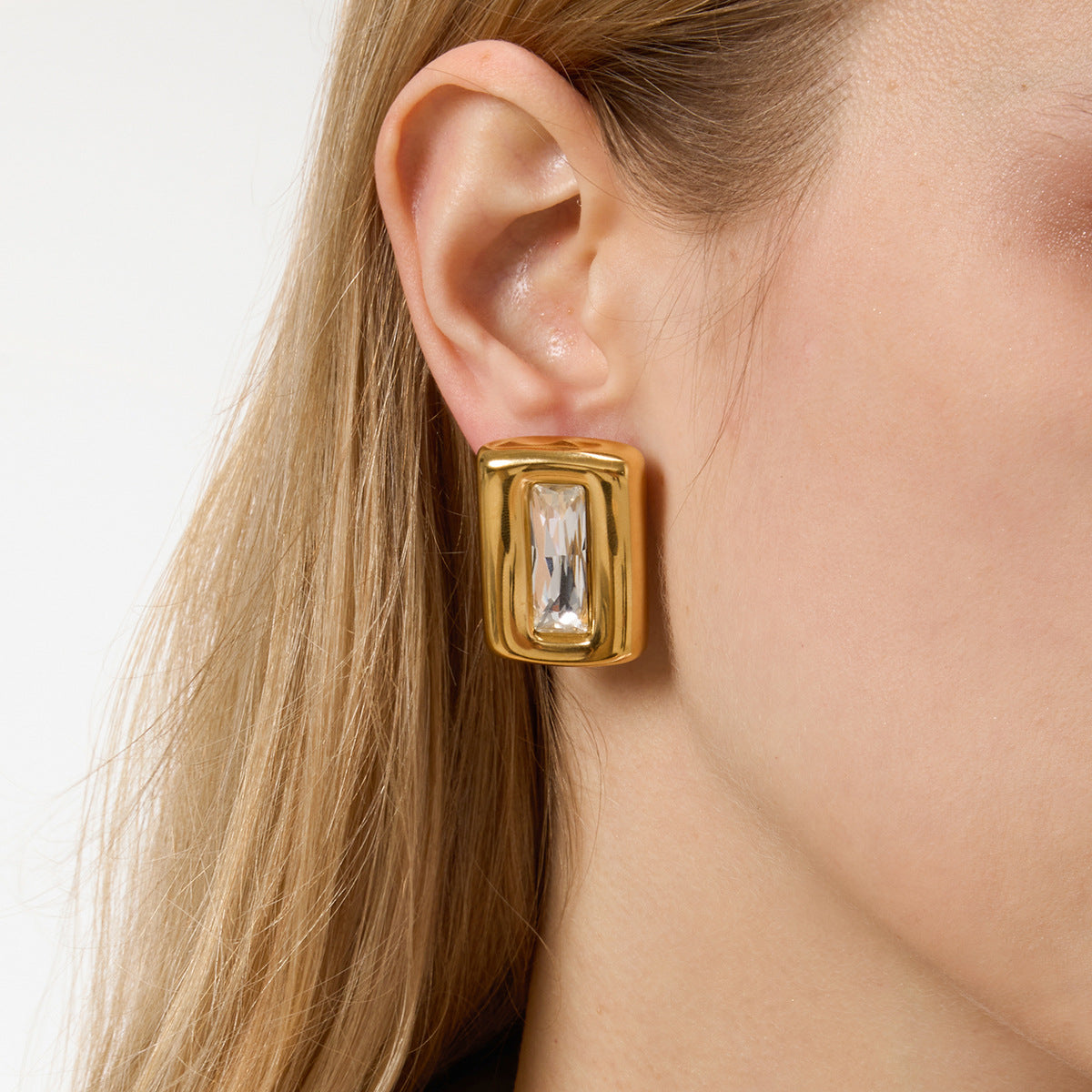 Orecchini a perno da donna in acciaio di titanio con design geometrico minimalista e intarsio di zirconi, in acciaio inossidabile galvanizzato