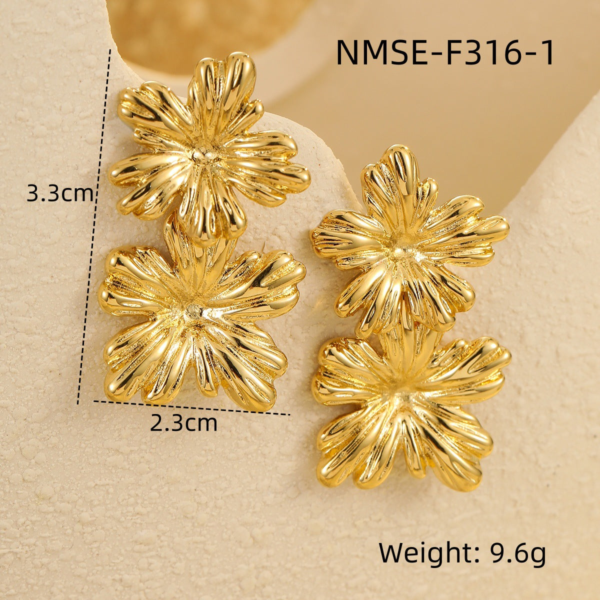Pendientes de acero inoxidable con forma floral, baño de oro de 18 quilates y detalles de perlas para mujer