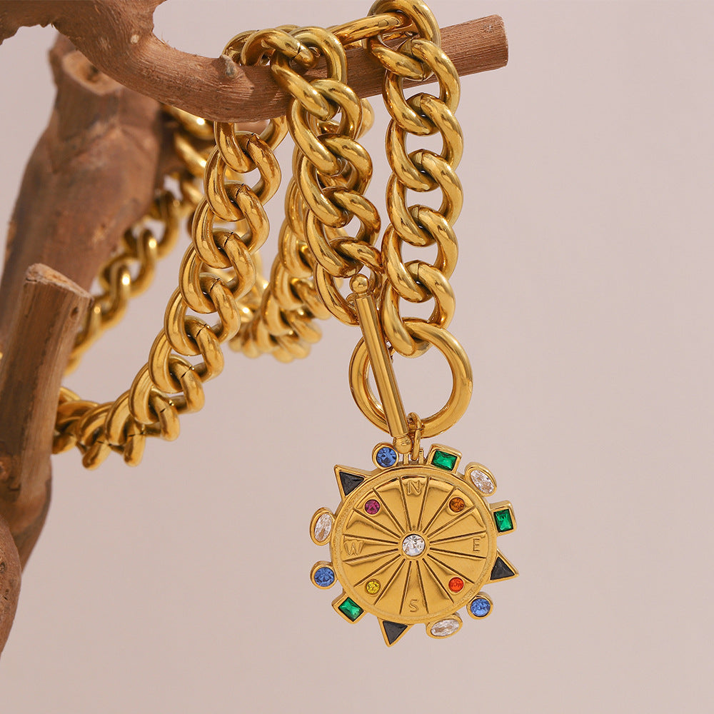 Collana con Pendente Bussola Geometrica di Tendenza in Acciaio Inossidabile con Placcatura Oro 18K per Donna