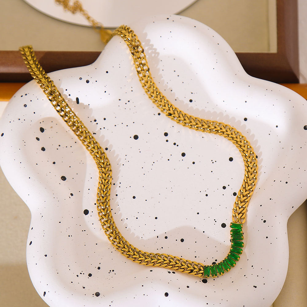 Collar Minimalista con Cadena Cubana en Acero de Titanio en Forma de U con Colgante con Incrustaciones de Zirconia