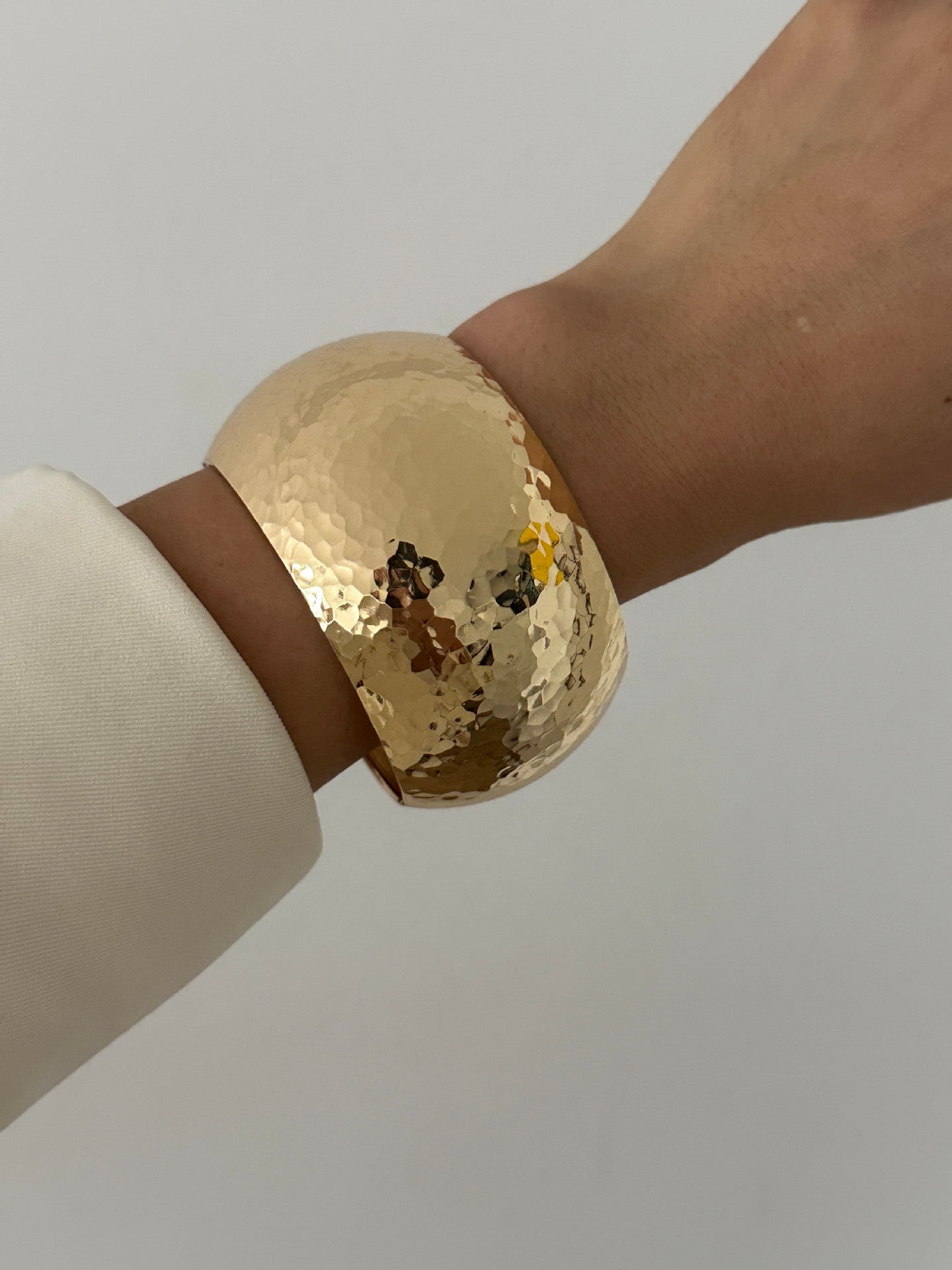 Bracciale in lega ovale martellato geometrico minimalista