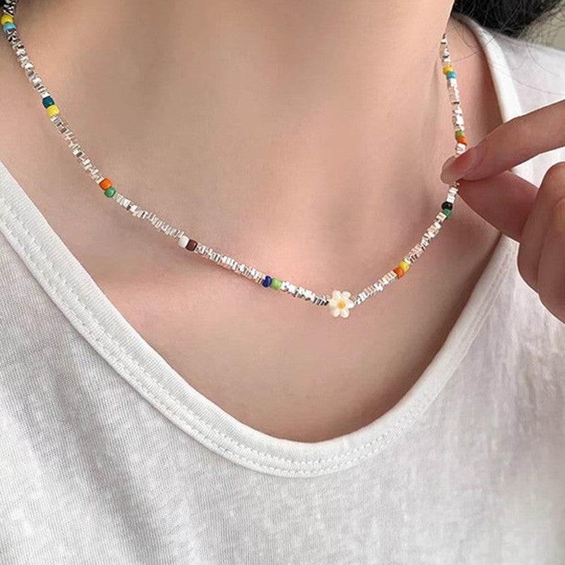 Collana Sweet Dopamine con perle barocche in lega di zinco con finitura placcata e ciondolo geometrico, delicata catena a clavicola da donna