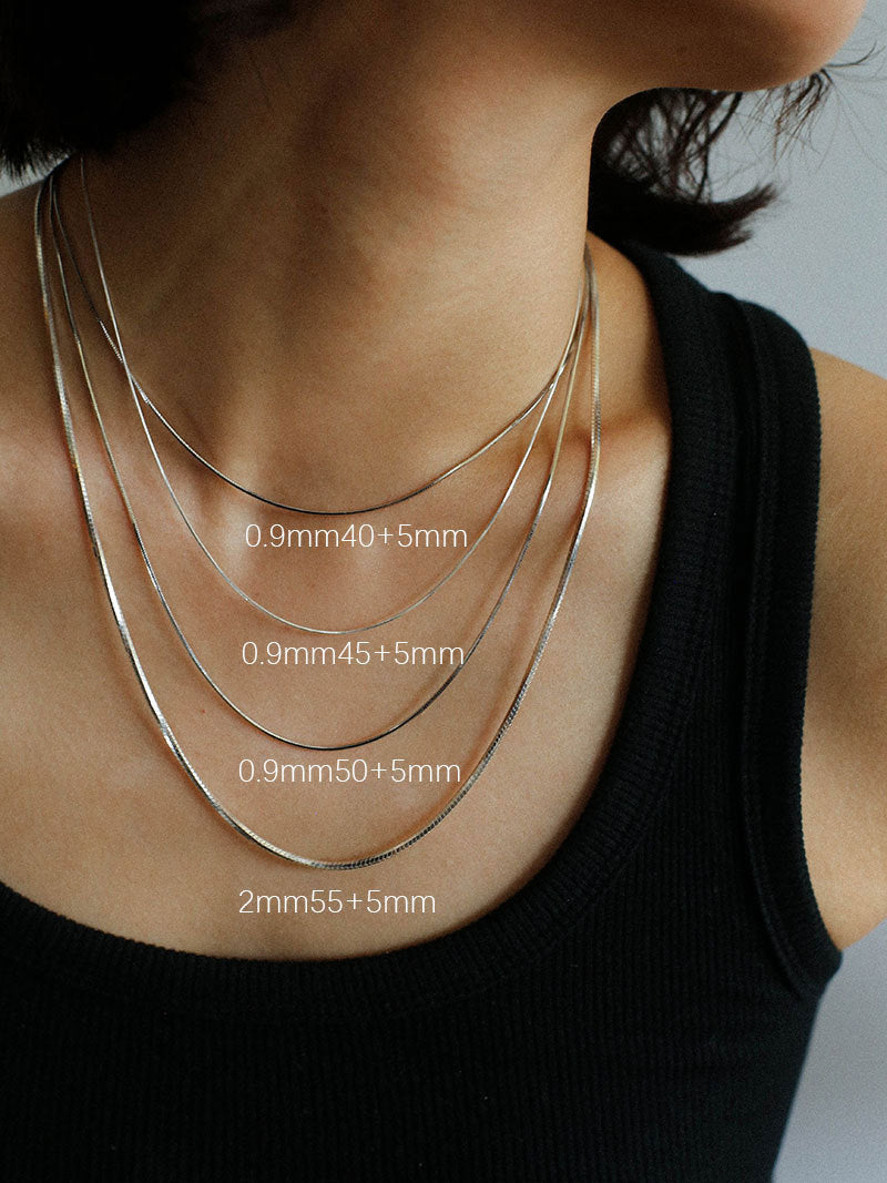 Collar Minimalista de Cadena de Serpiente de Acero Inoxidable en Capas para Hombres y Mujeres con Diseño en Forma de U y Acabado Bañado