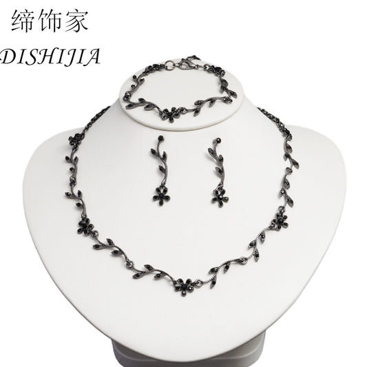 Parure di gioielli da donna con collana, orecchini e bracciale in lega con strass a forma di foglia, stile naturale, con finitura placcata e catena a maglie.